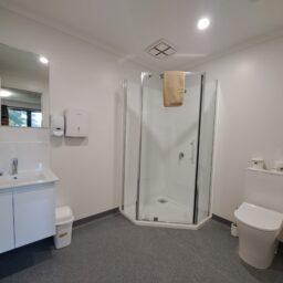 Rooms 17-20 each have a private ensuite bathroom